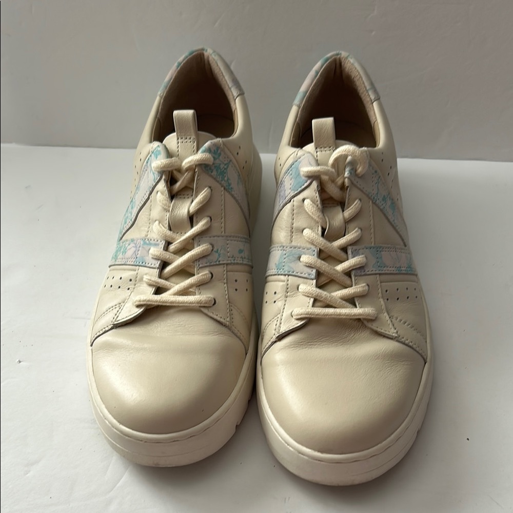 Vionic Women’s Simasa 8.5 Tan/Blue/Pink Sneaker
